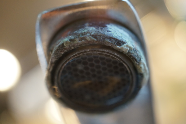 Verkalkter Wasserhahn