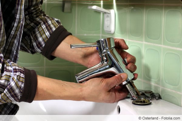 Wasserhahn abmontieren