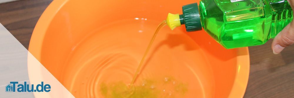 Seifenlauge - Wasser mit viel Spülmittel