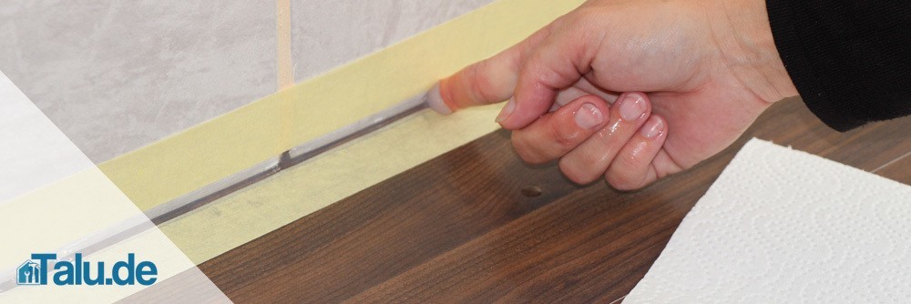 Silikon mit dem Finger abziehen