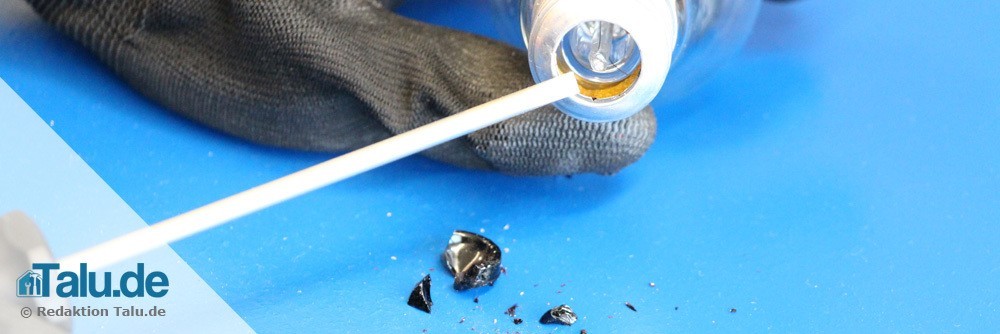 Schwarze Isolierung heraus lösen. Geht wiederum sehr leicht...
