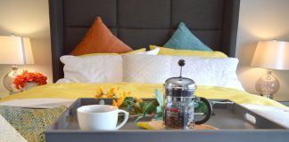 Bett quietscht