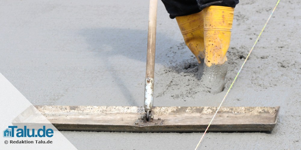 Streifenfundament abziehen und glätten