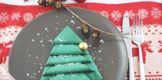Serviette falten: Tannenbaum