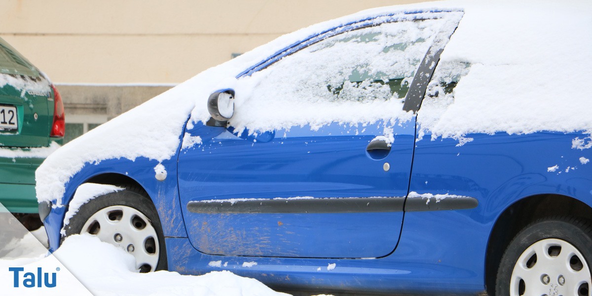 Auto mit Schnee