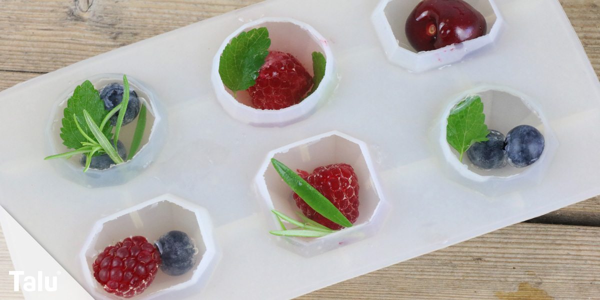 Eiswürfel mit Früchten