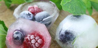 Eiswürfel mit Früchten