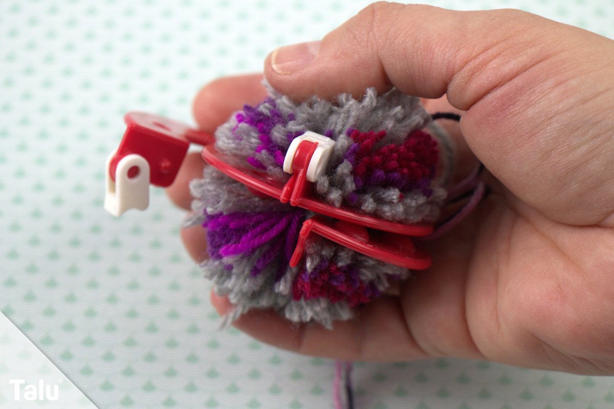 Pompom-Maker öffnen und entfernen
