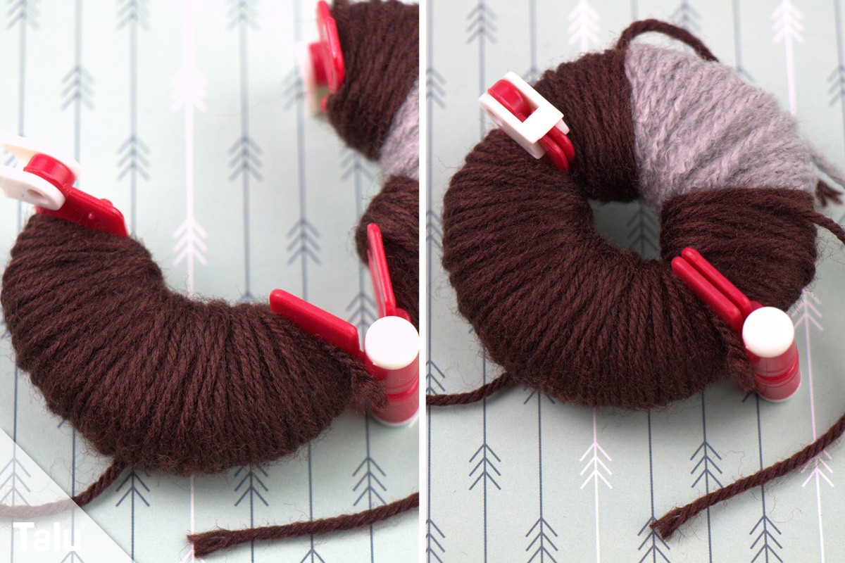 Pompom-Vorlage oder Pompom-Maker mit Wolle umwickeln