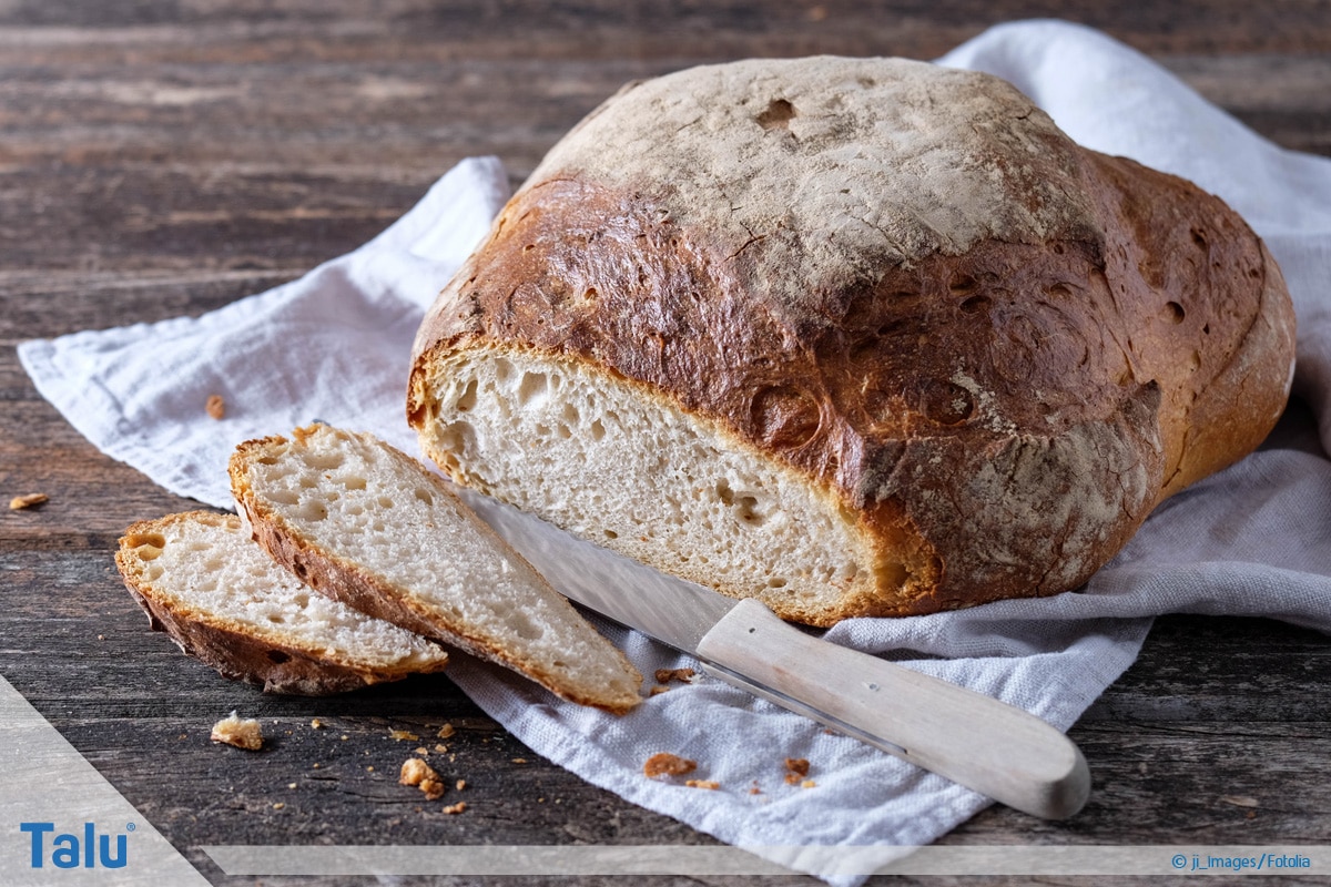 Holzbackofen selber bauen, kostenlose Bauanleitung, frisch gebackenes Brot