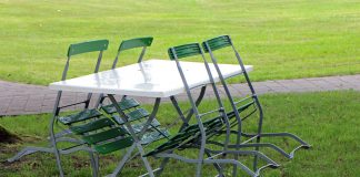 Gartenmöbel reinigen