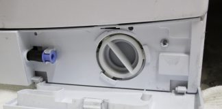 Flusensieb reinigen