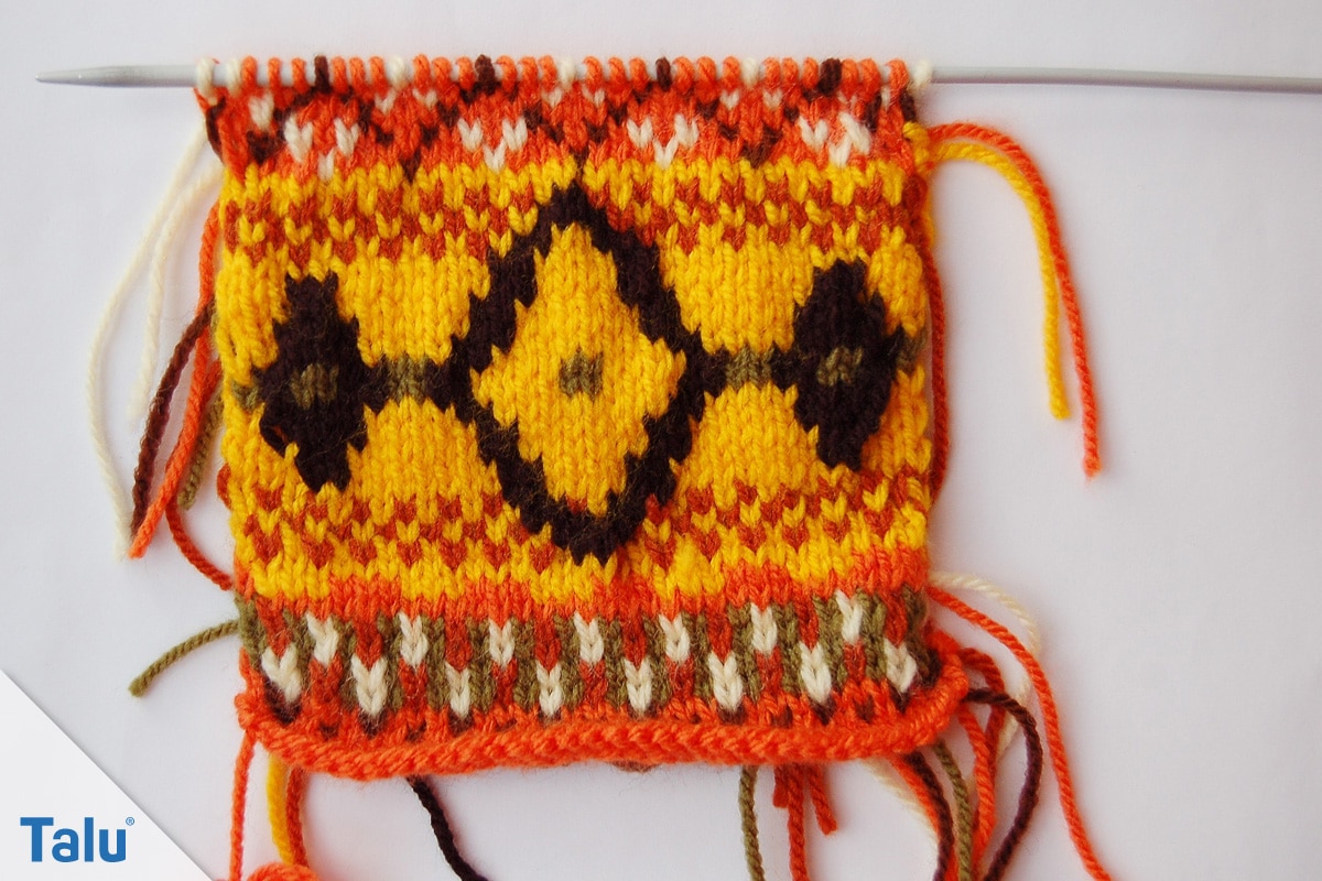 Ethno Muster stricken, nach 33 Reihen