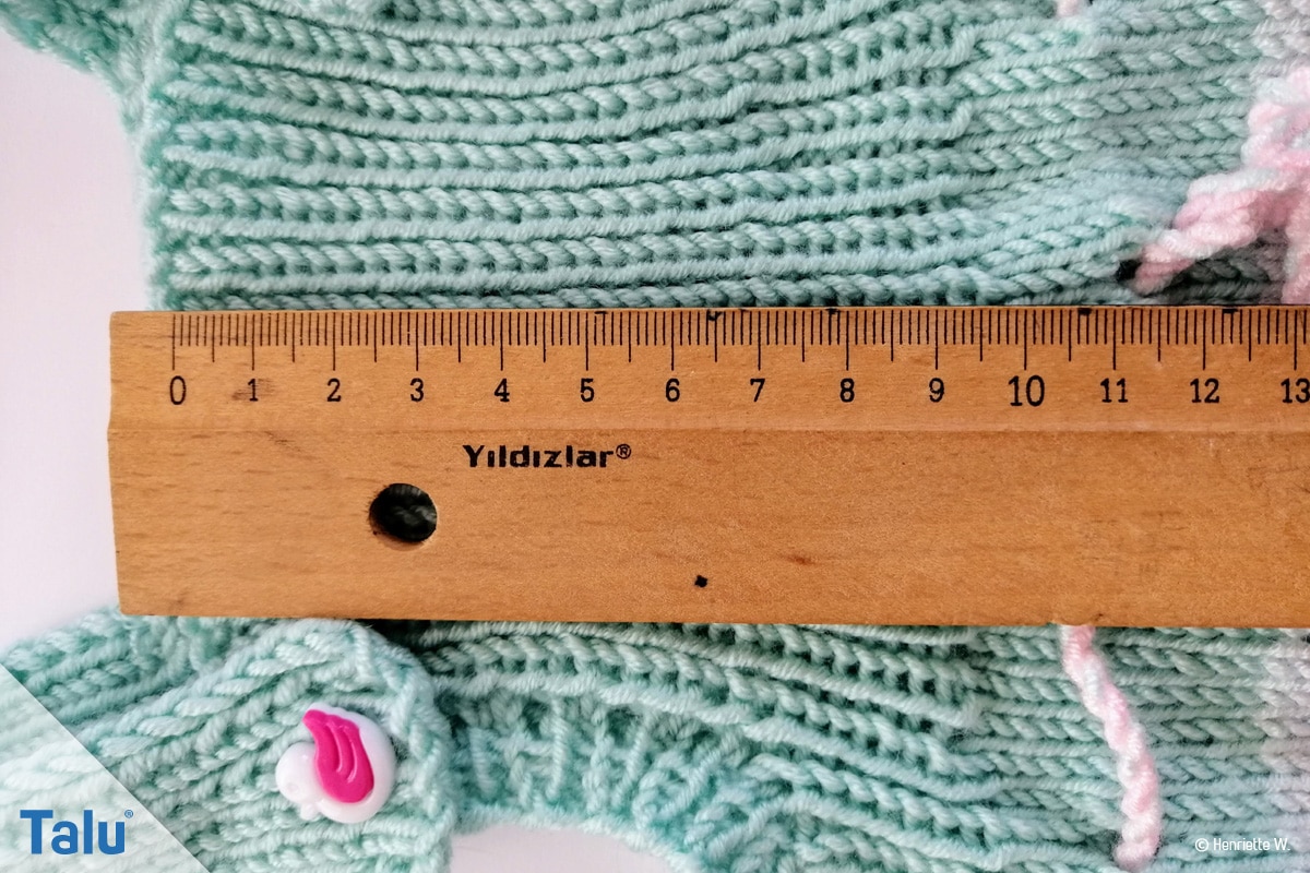 Strampler stricken, Abstand Latz bis zum Lochmuster