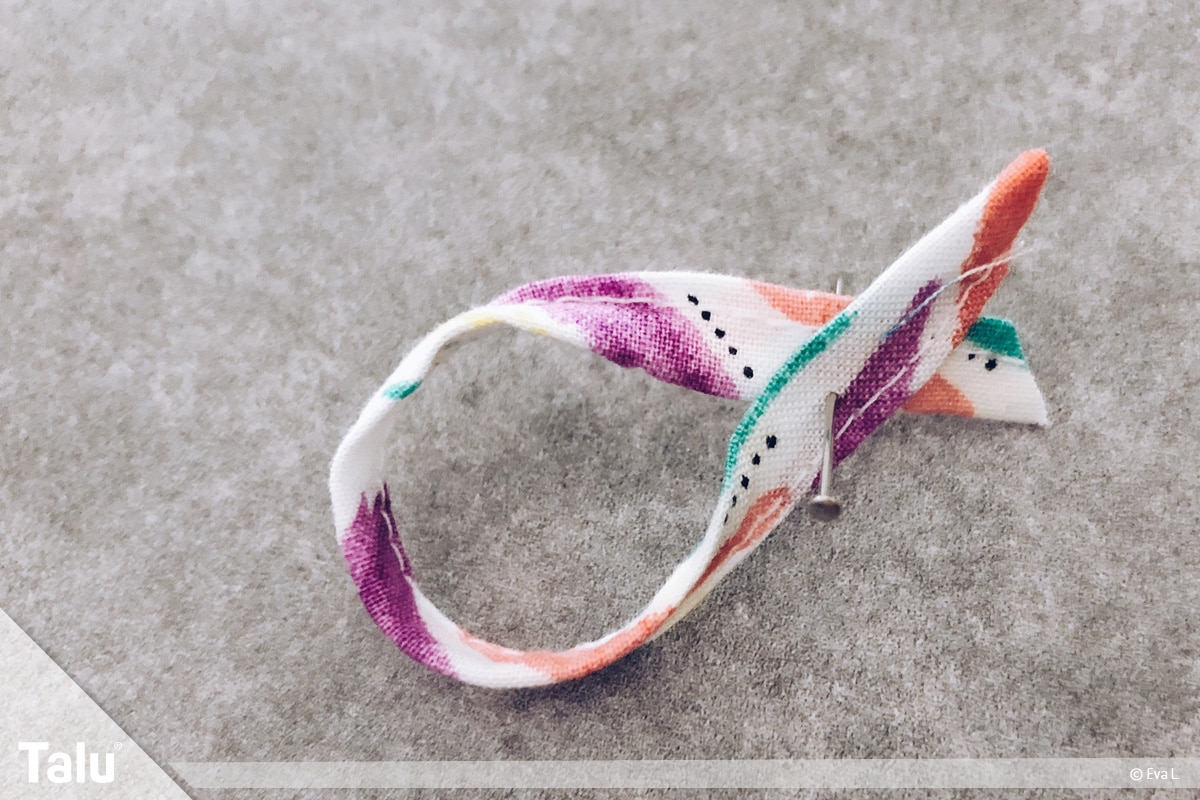 Schnullerkette mit Namen nähen, Stofföse für Schnullerbefestigung