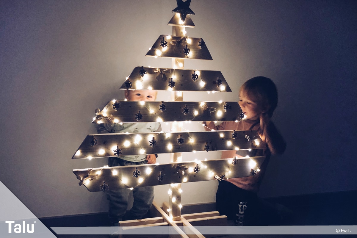 Adventskalender für Kinder, Adventskalender-Baum mit LED-Beleuchtung