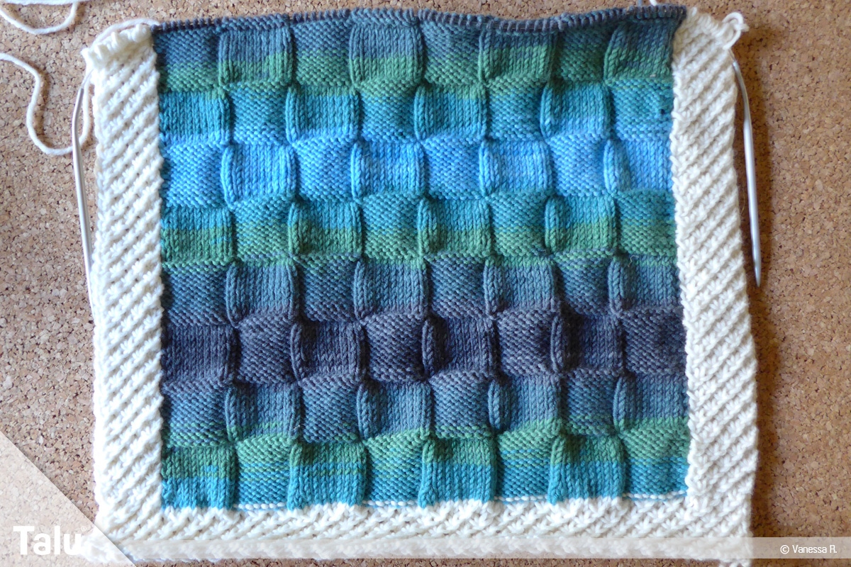 Kissenhülle stricken, Karo- und Sternchenmuster