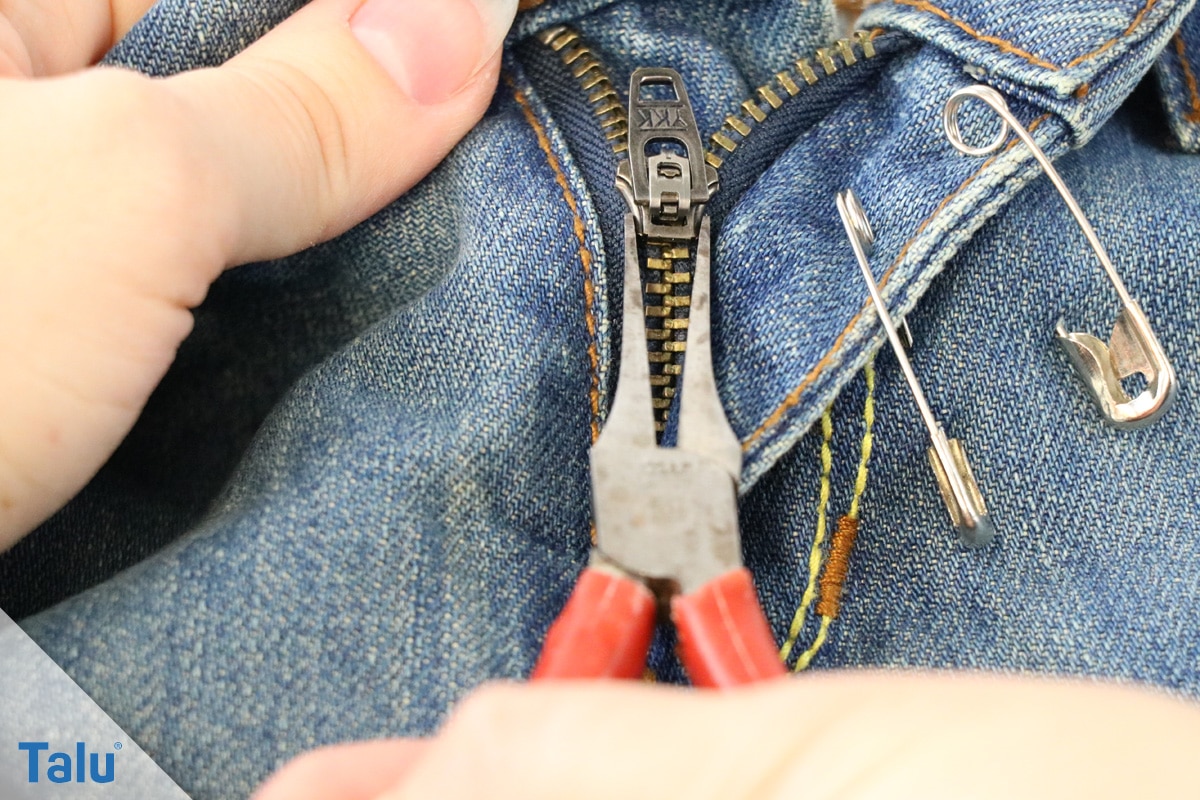 Reißverschluss-Zipper klemmt, Flachzange verwenden