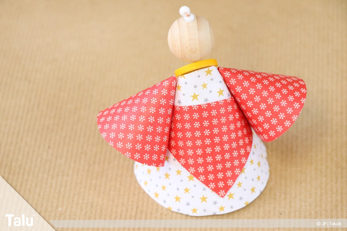 Weihnachtsengel basteln, Variante 1, fertig gebastelter Weihnachtsengel