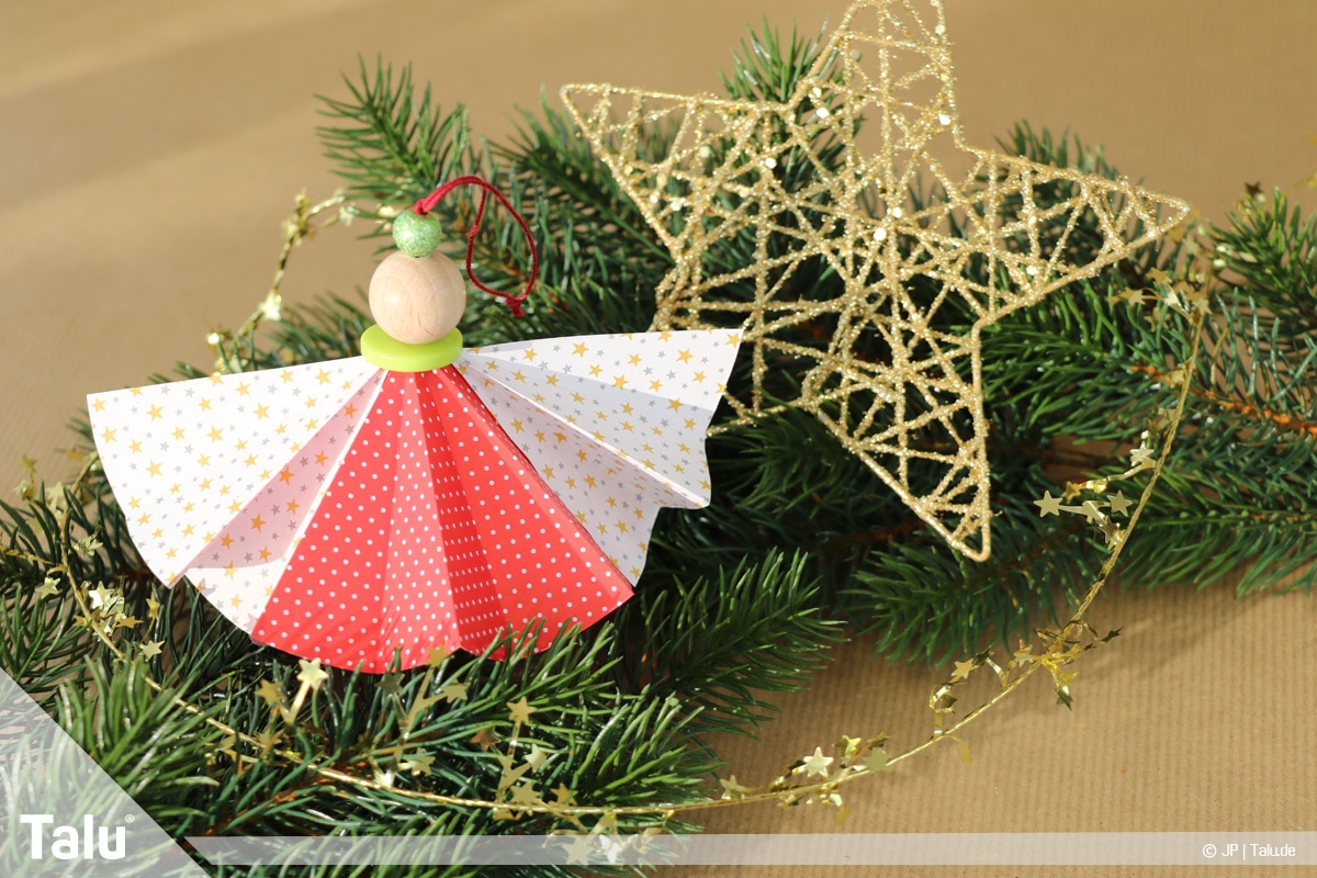 Weihnachtsengel basteln, Variante 2, fertig gebastelter zweiter Weihnachtsengel