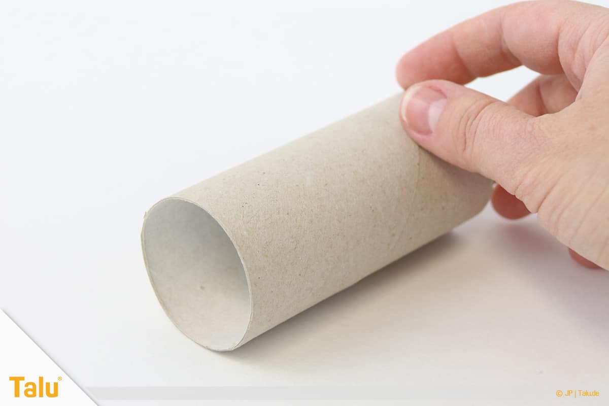 Herz basteln, Herzstempel aus Papprolle, erster Schritt