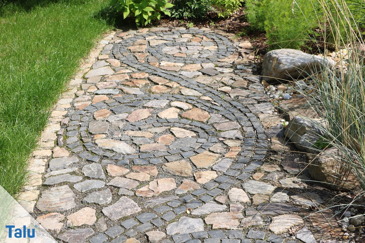 Pflaster verlegen, Gartenweg aus Pflastersteinen