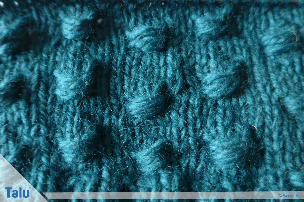 Rundschal stricken, im Noppenmuster stricken