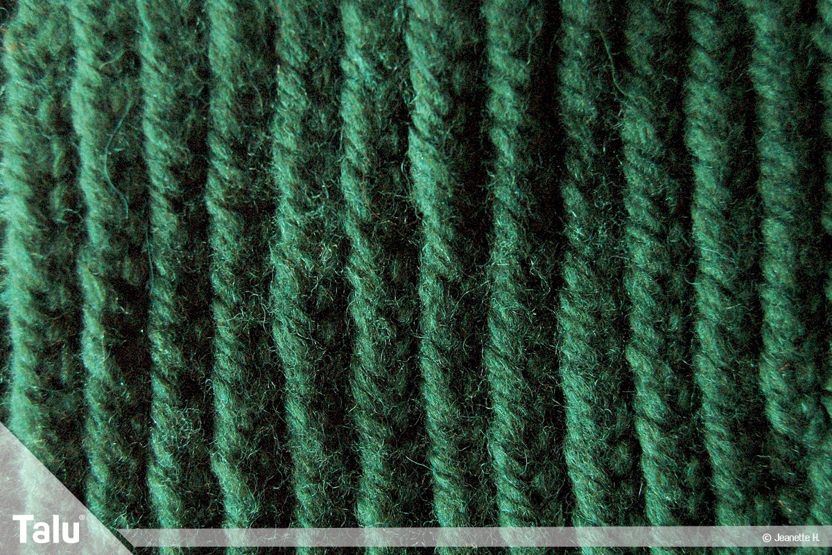 Schirmmütze stricken, gestricktes Rippenmuster