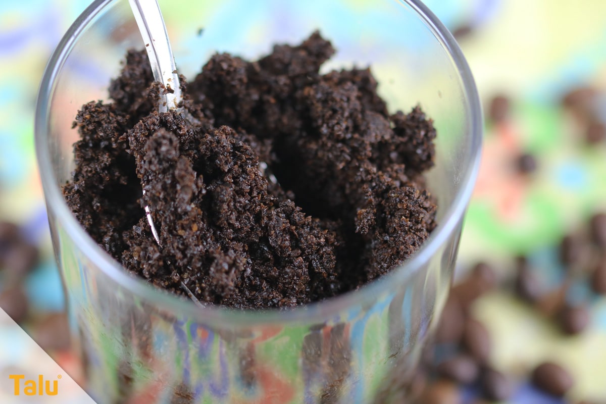 Ameisen im Hochbeet loswerden, Kaffeesatz verwenden