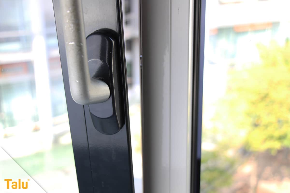 Fensterrahmen abdichten, Fenster gekippt