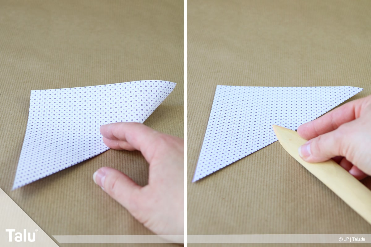 Osterhase basteln, Variante Osterhase sitzend, Papier zum Dreieck falten