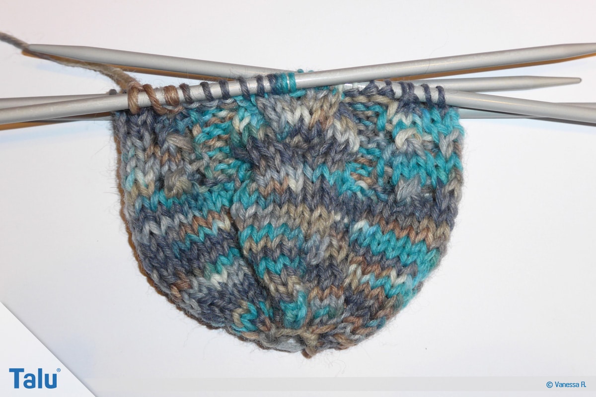 Socken mit Muster stricken, Überkreuzen von Maschen