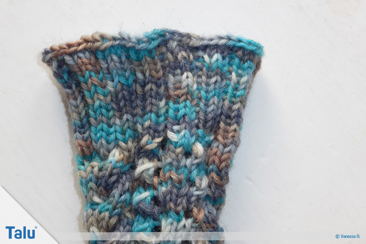 Socken mit Muster stricken, Bündchen stricken