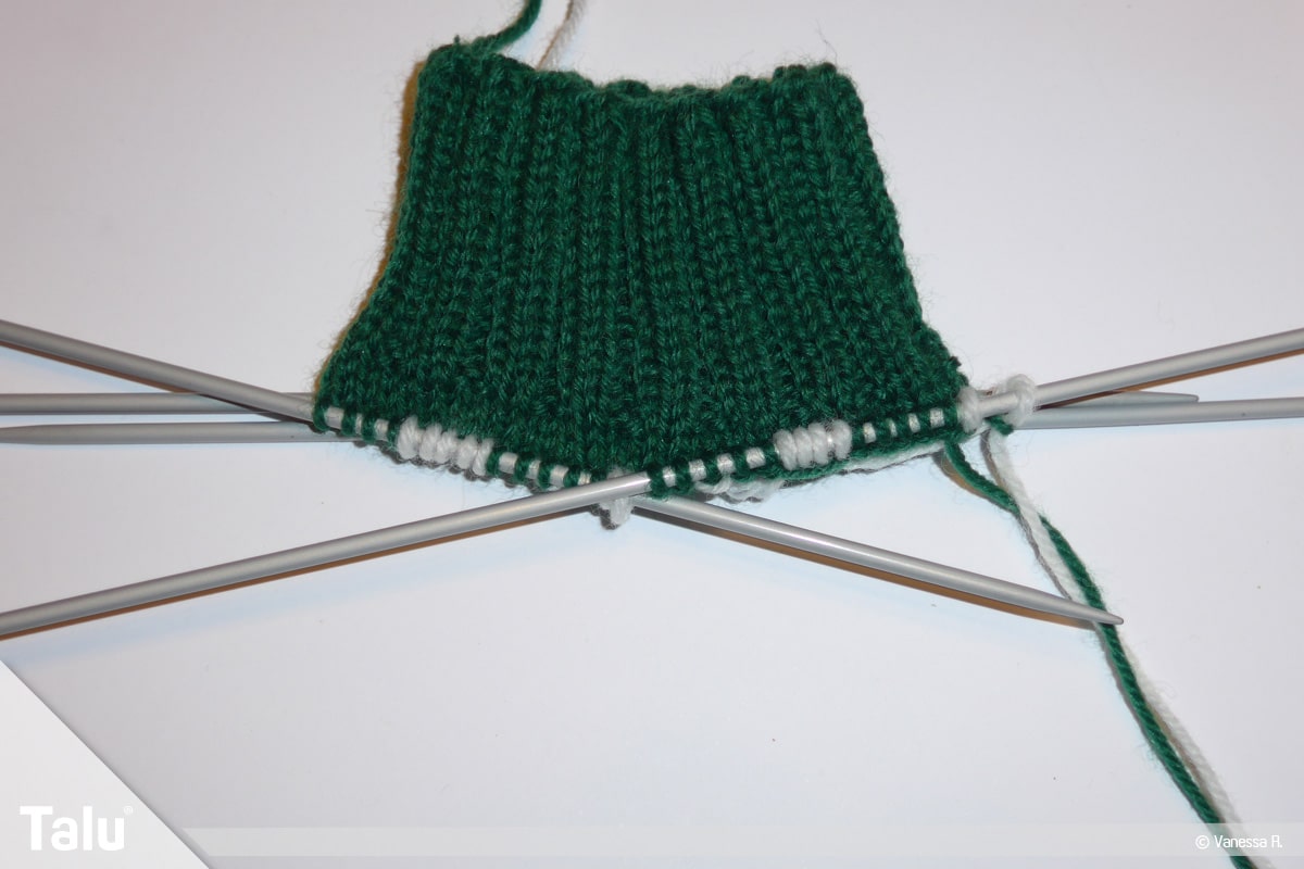 Gestrickte Socken, Norwegermuster, Kontrastfarbe einsetzen