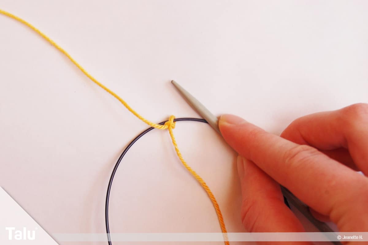 Möbiusschal stricken, Anschlagen erster Schritt