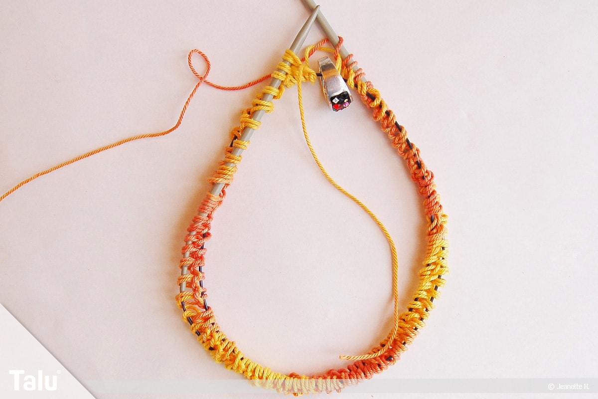 Möbiusschal stricken, halbe gestrickte Runde