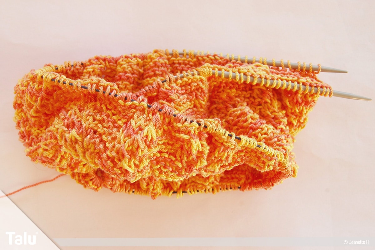 Möbiusschal stricken, nach 16 gestrickten Runden