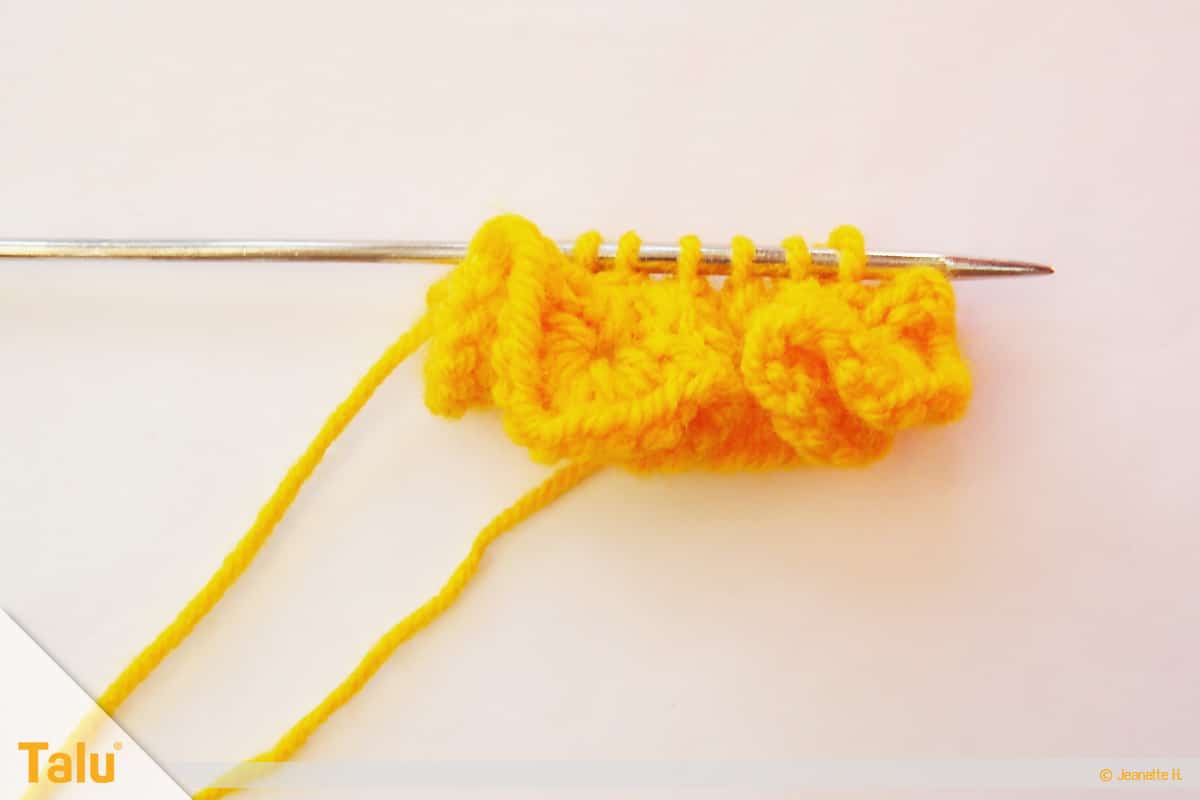 Wollreste verstricken, Blume stricken, nach fünf Reihen
