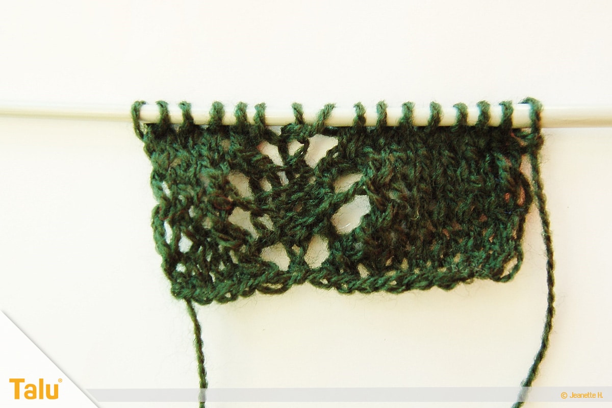 Wollreste verstricken, Teelicht-Hülle stricken, nach acht Reihen