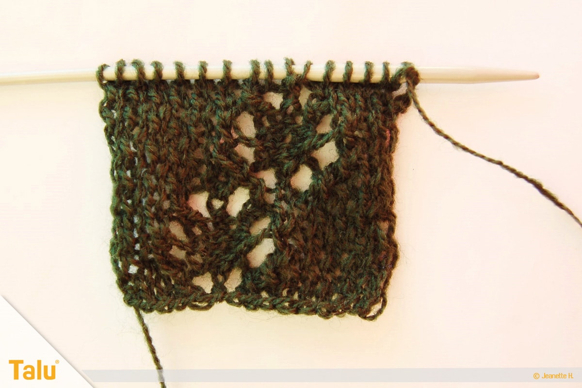 Wollreste verstricken, Teelicht-Hülle stricken, nach sechzehn Reihen