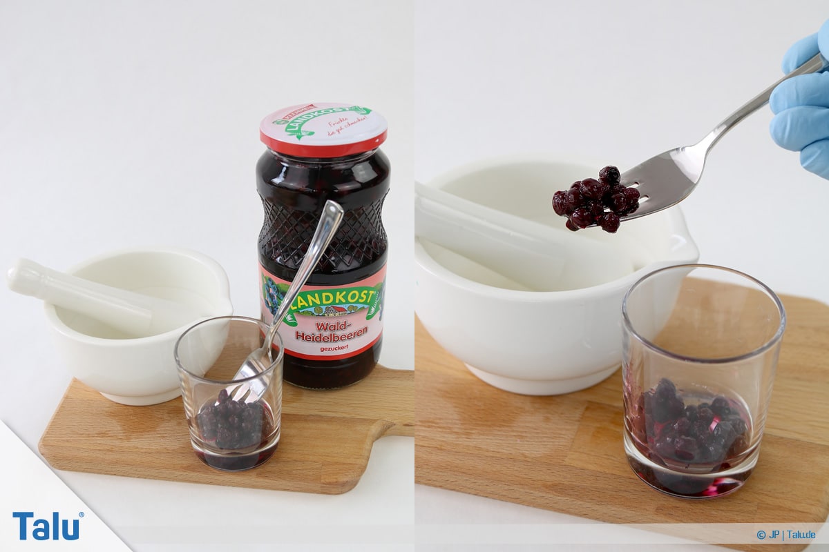 Marzipan färben, Variante mit Naturfarben, Heidelbeeren zerkleinern