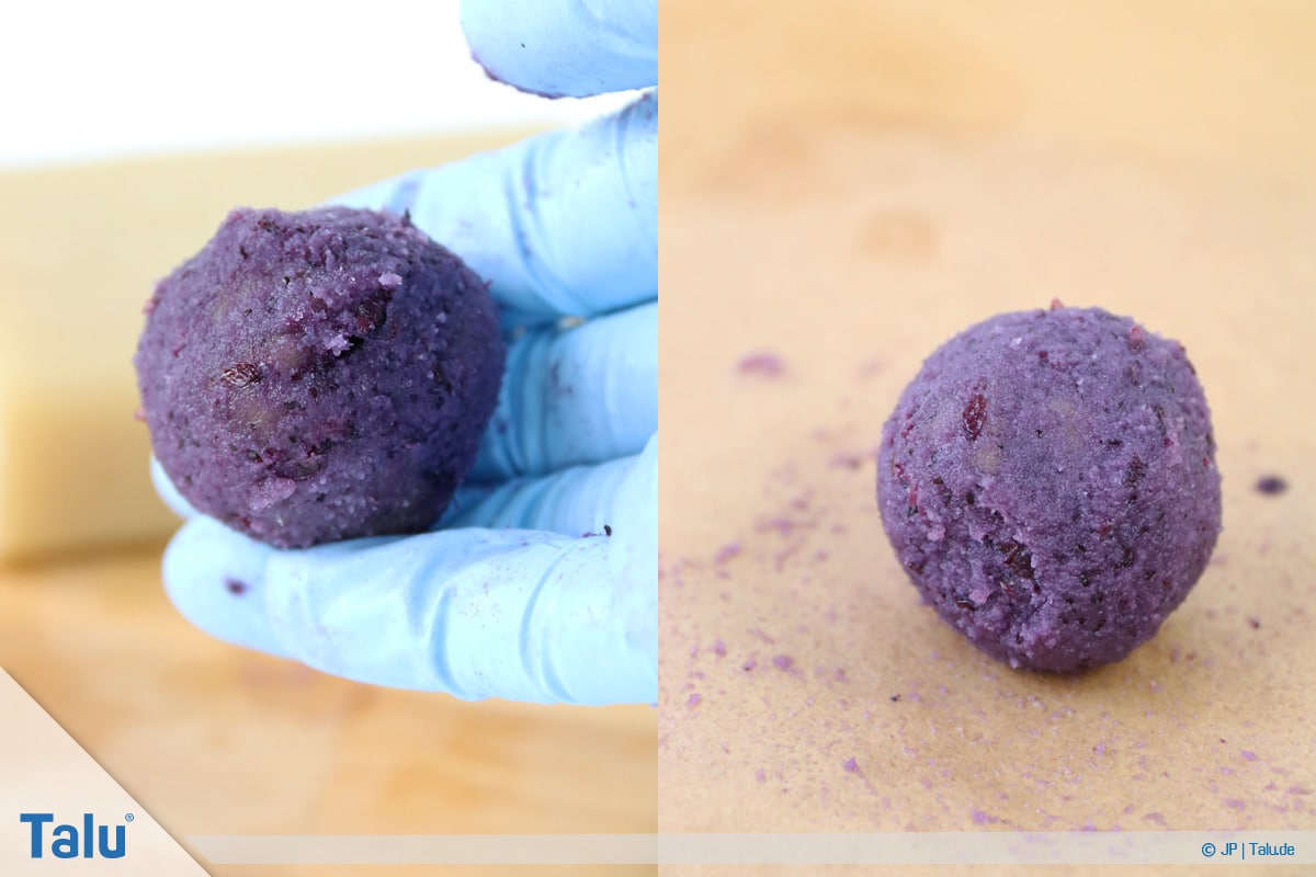 Marzipan färben, Variante mit Naturfarben, mit Heidelbeeren gefärbtes Marzipan