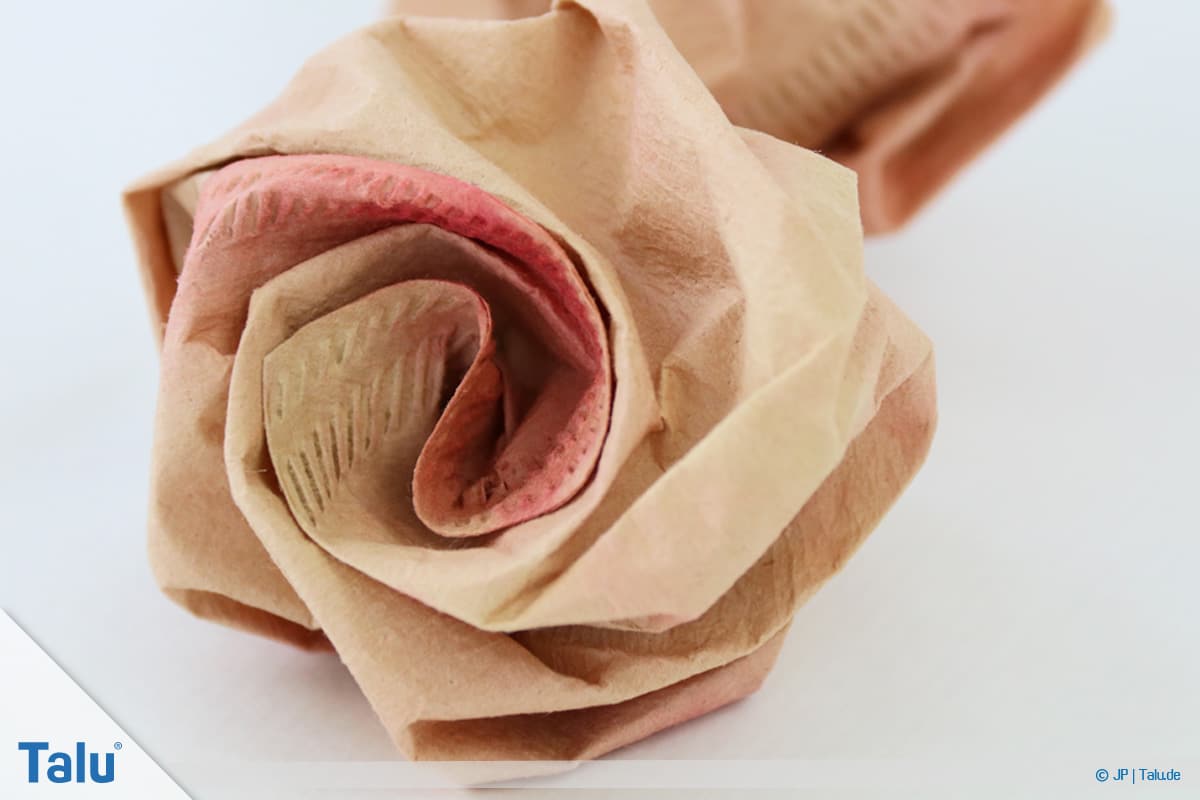 Papierrosen basteln, Anleitung, Papierrosen aus Filtertüten