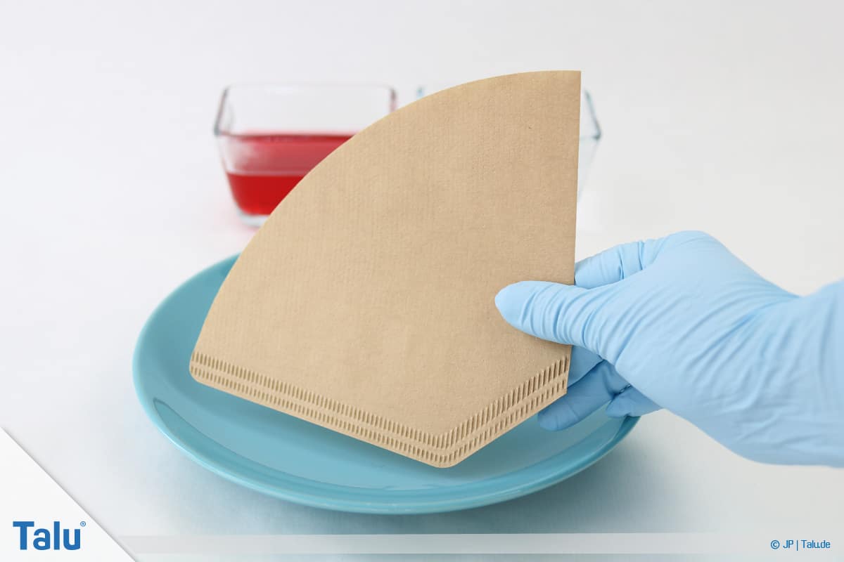 Papierrosen basteln, Anleitung, Papierrosen aus Filtertüten, Filtertüte nehmen