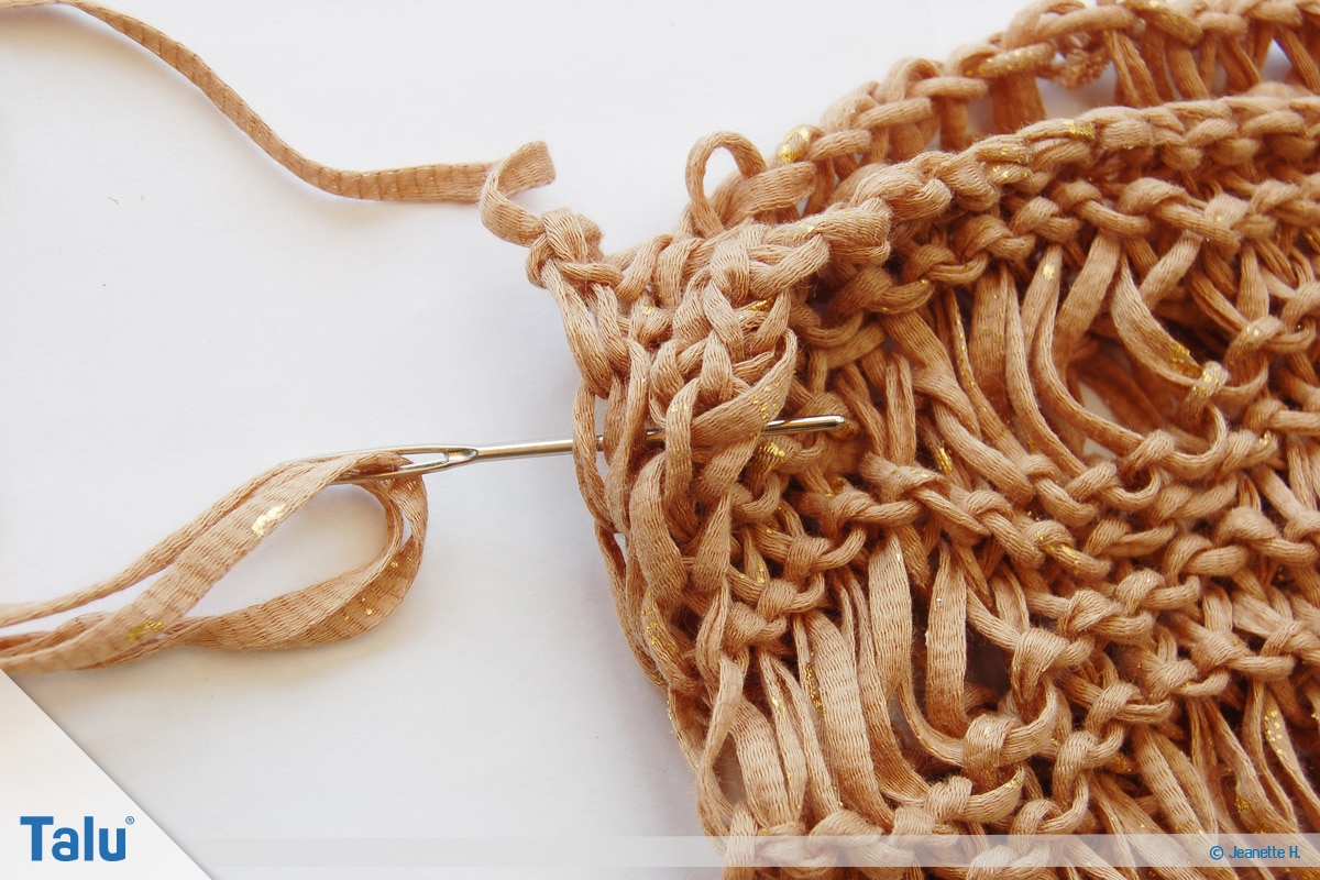 Fallmaschen stricken, Loop stricken, das Zusammennähen