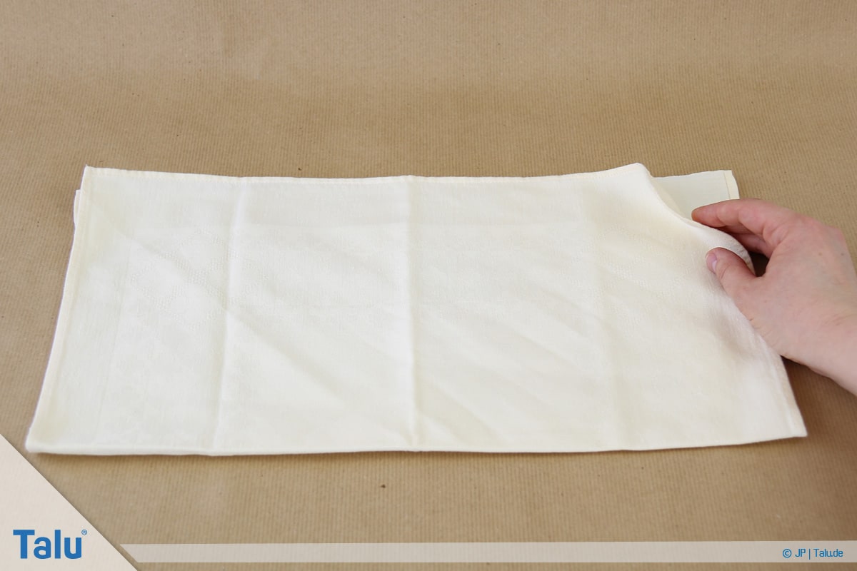 Stoffservietten falten, Häschen, Serviette halbieren