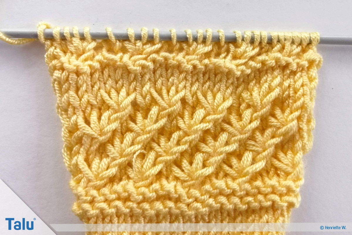 Babyjacke stricken, Anleitung Größe 56/62, Sternchenmuster dritte Reihe