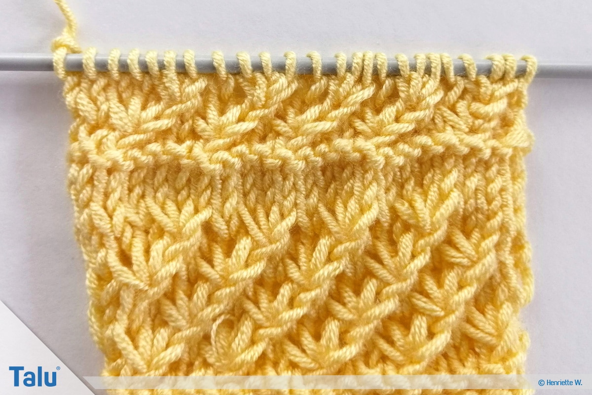 Babyjacke stricken, Anleitung Größe 56/62, Sternchenmuster vierte Reihe