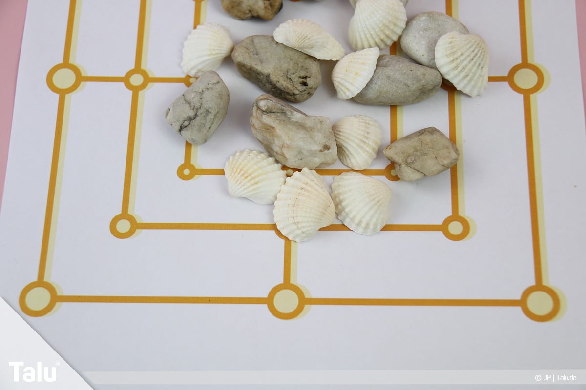 Basteln mit Steinen und Muscheln, Ideen, Mühle-Spiel, Steine und Muscheln fürs Spiel