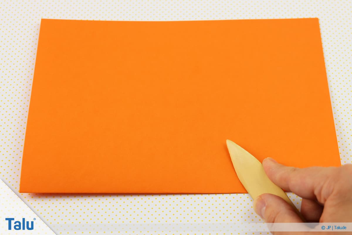Origami Boot, Schiff basteln, drittes Schiffchen, Faltarbeit um 180° drehen